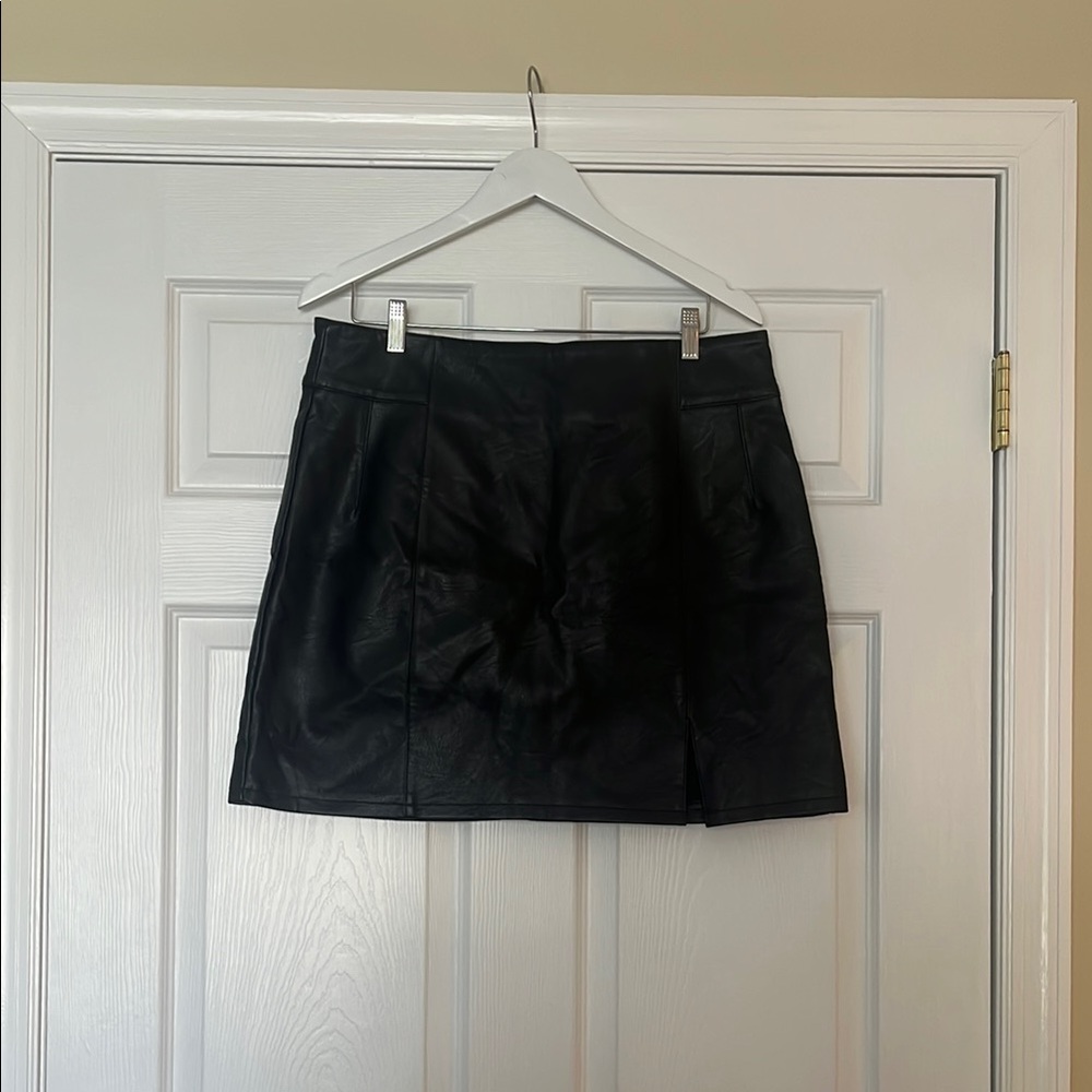 Elegant Black Leather Skirt